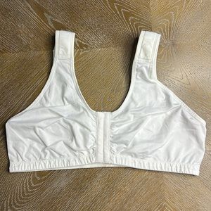 LEADING LADY White Front Clasps Bra XL